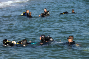 Buceadores realizando practicas Rescue Diver